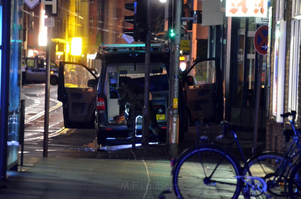 Einsatz BF Verdaechtiges Fahrzeug Koeln Suelz Zuelpischerstr Gustavstr P76.JPG - Miklos Laubert